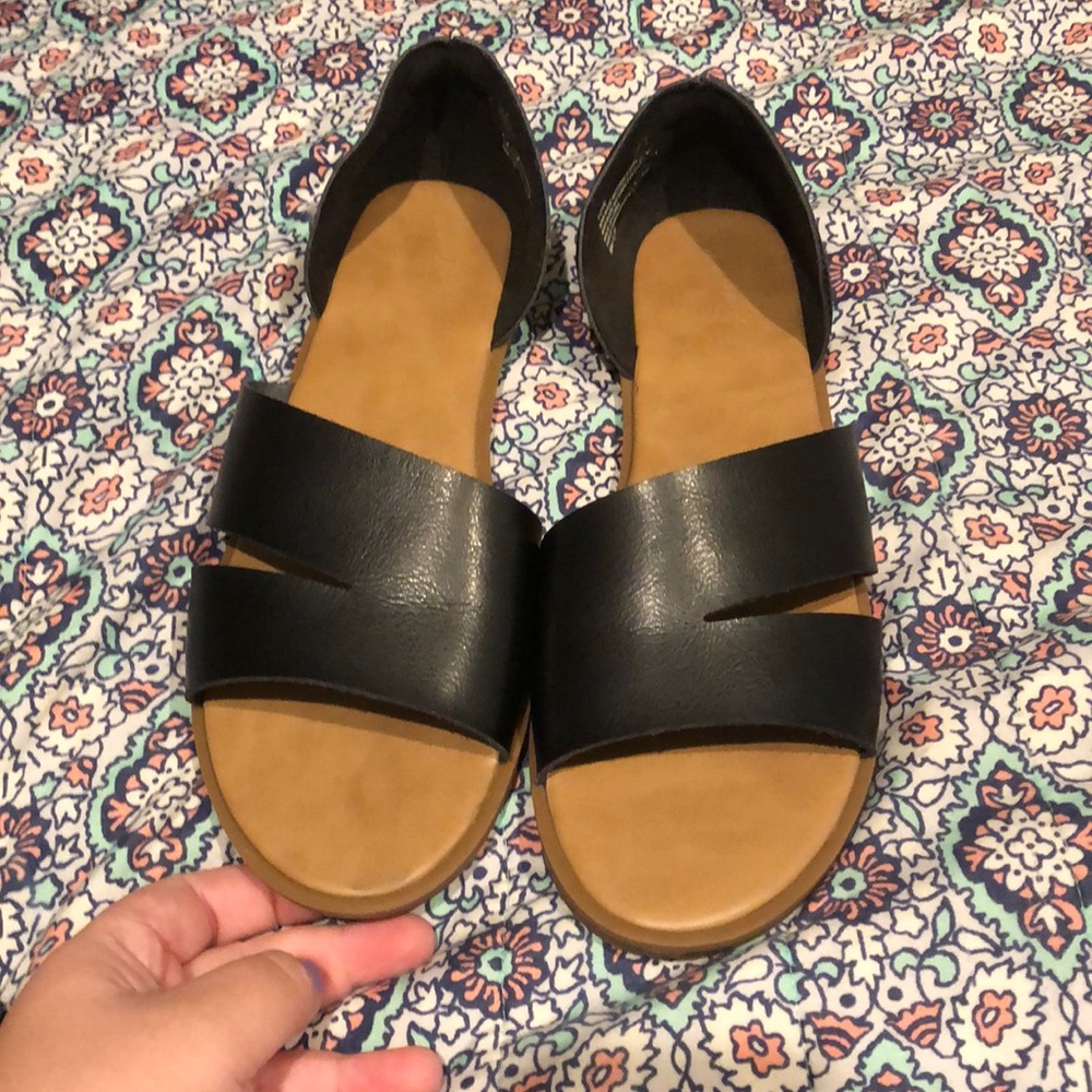 LIGHTLY WORN Universal Thread flats